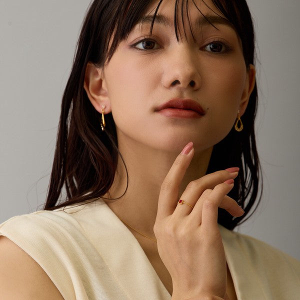 Model wearing made in Japan nickel-free gemstone chain ring