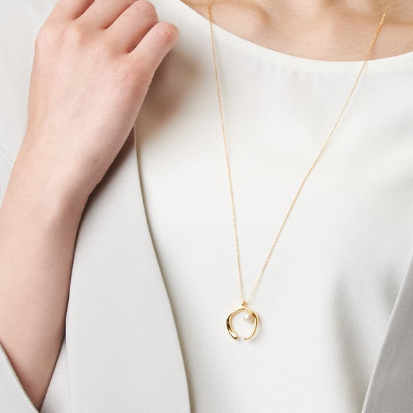 Pearl horseshoe long necklace detail, UNIQKY