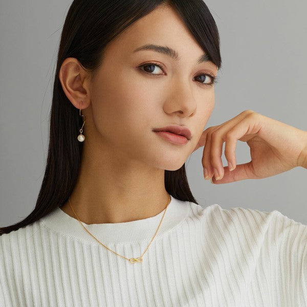 Infinity pendant necklace detail, UNIQKY